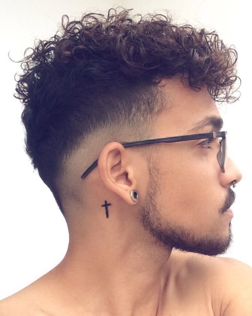 Featured image of post Corte De Cabelo Masculino Cacheado Curto Um corte de cabelo cacheado que n o sai de moda