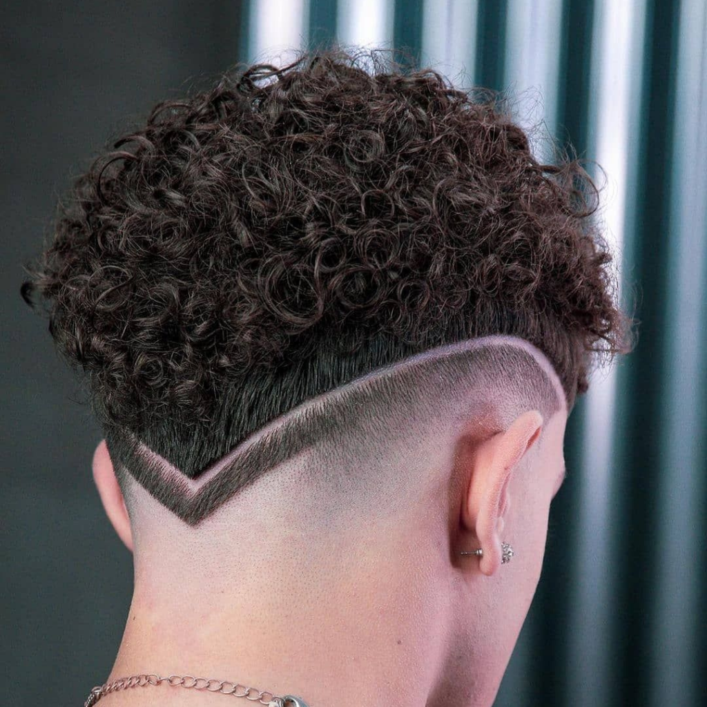 Corte surfista masculino: liso, cacheado, disfarçado, degradê - Cortes de  Cabelo 2020