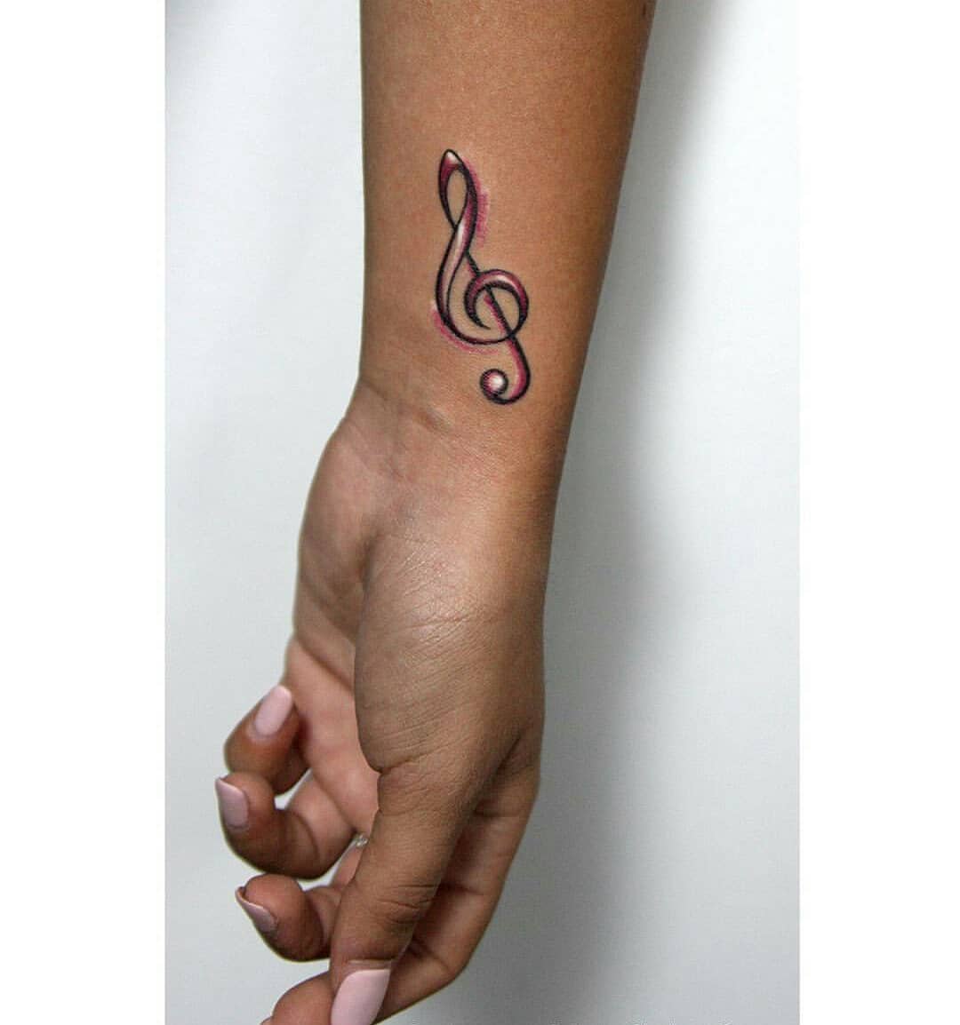tatuagem de musica l na perna