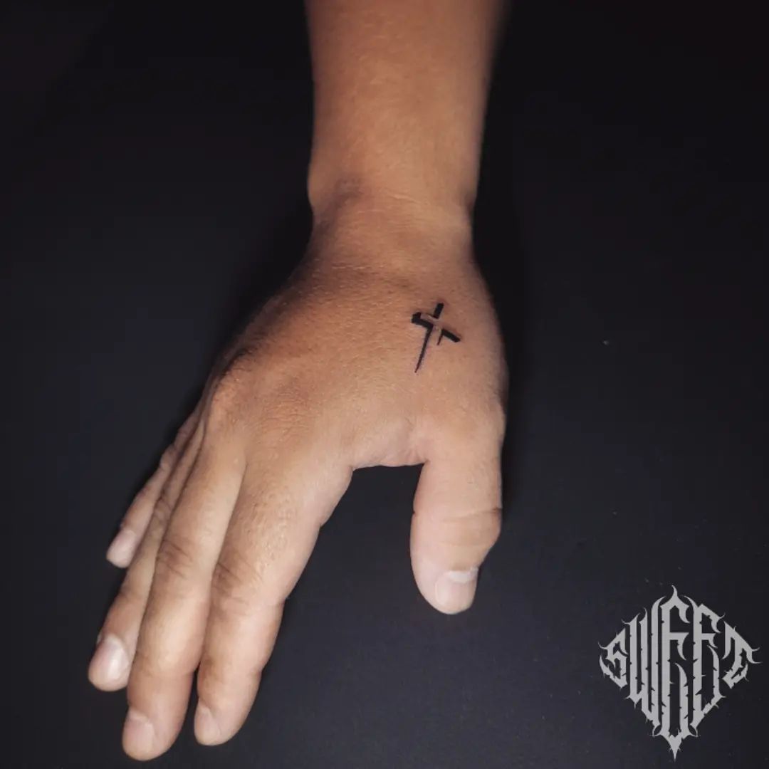 Tatuagem na mão pequena 