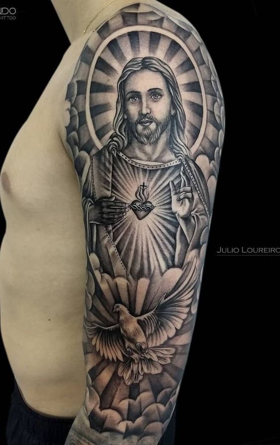Tatuagens de braço fechado -  Tatuagem religiosa no braço
