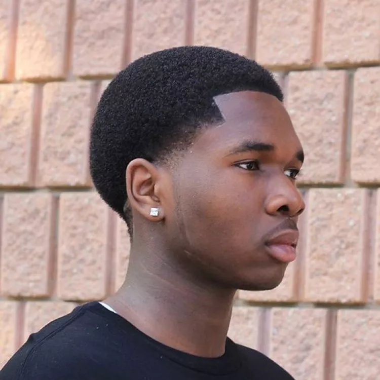 Corte de cabelo crespo masculino com black bolinha