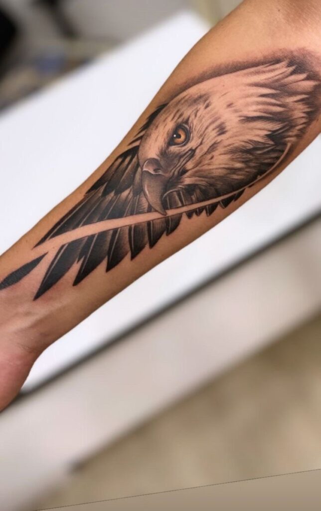 Tatuagem antebraço masculina águia