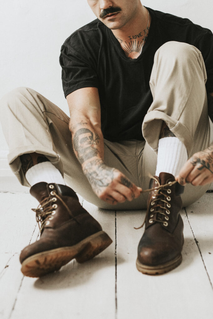 botas-masculinas-homem-usando-bota masculina-com estilo.jpg