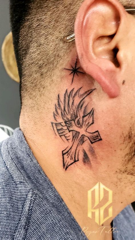 tatuagem-de-cruz-no-pescoço-masculina