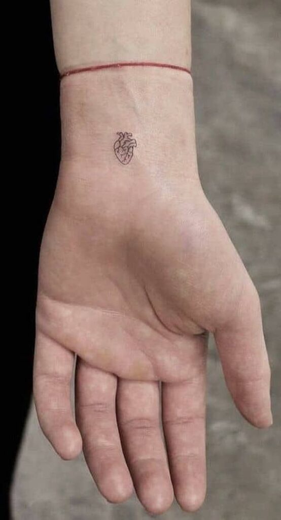 Tatuagem minimalista simples