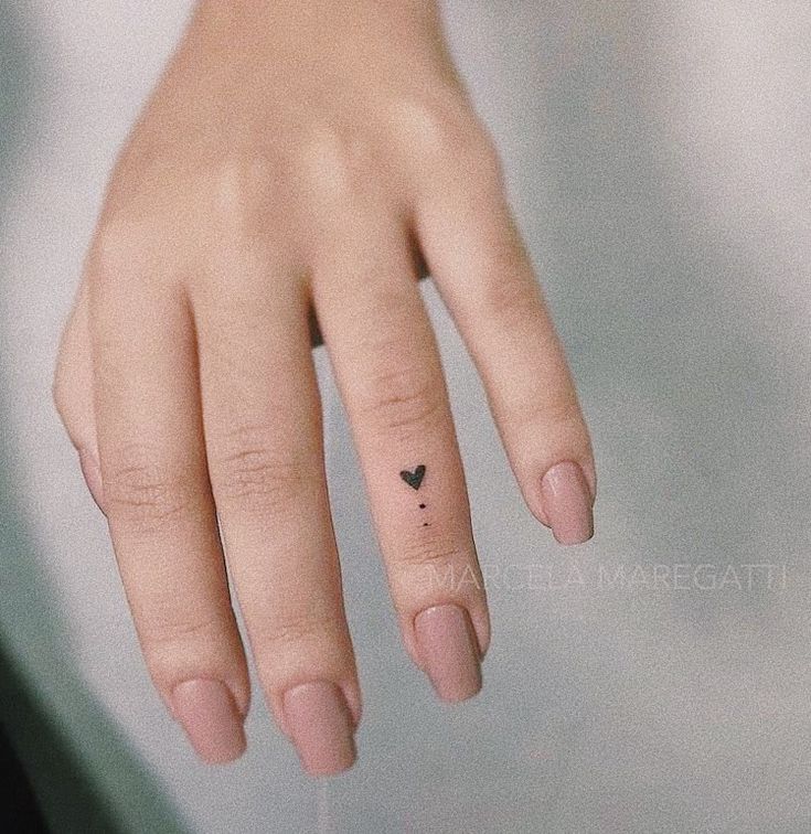Tatuagem minimalista simples