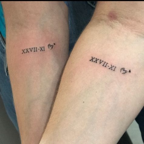 Tatuagem minimalista de casal